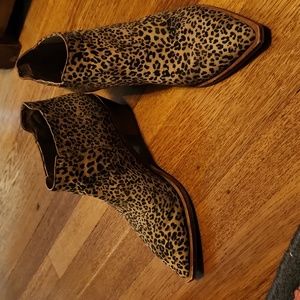 Dolce Vita low ankle boots animal print sz 6